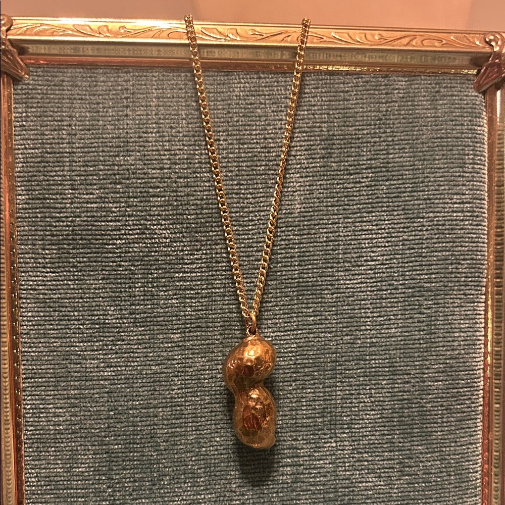 Vintage Gold/ Copper Tone Peanut Pendant Necklace